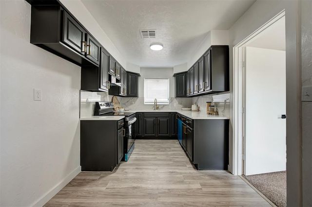 10504 Sunnymeade Place, Oklahoma City, OK 73120