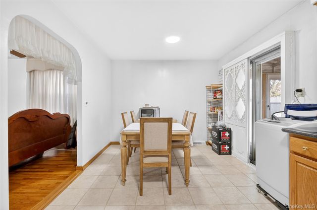 62-01 Douglaston Parkway, Douglaston, NY 11362