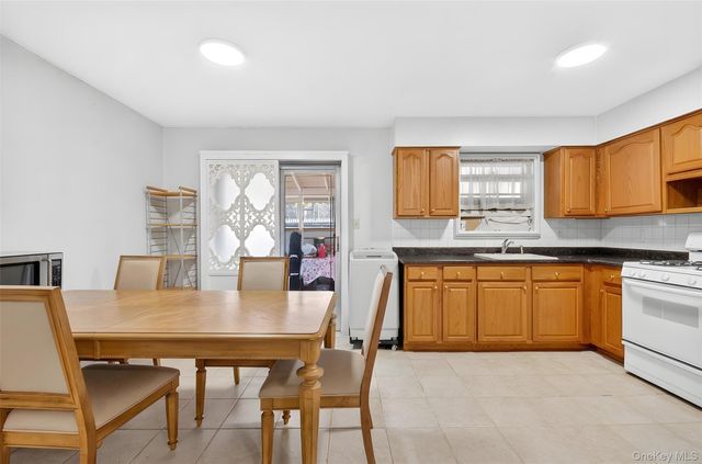 62-01 Douglaston Parkway, Douglaston, NY 11362