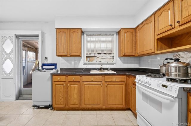 62-01 Douglaston Parkway, Douglaston, NY 11362