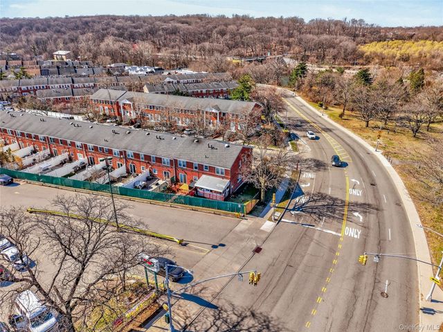 62-01 Douglaston Parkway, Douglaston, NY 11362