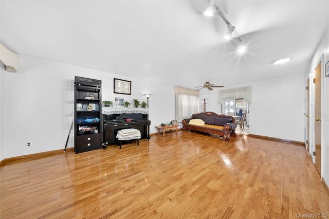 62-01 Douglaston Parkway, Douglaston, NY 11362