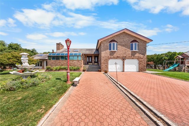 1 Grandview Drive, Shirley, NY 11967