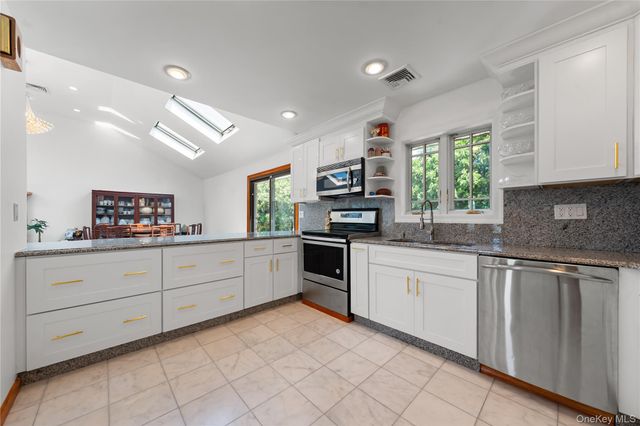 1 Grandview Drive, Shirley, NY 11967