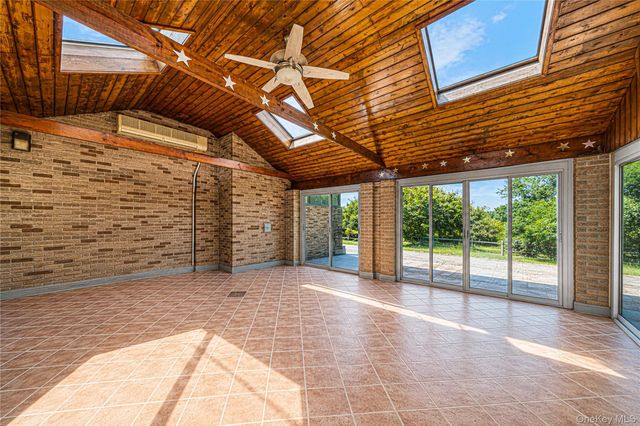 1 Grandview Drive, Shirley, NY 11967