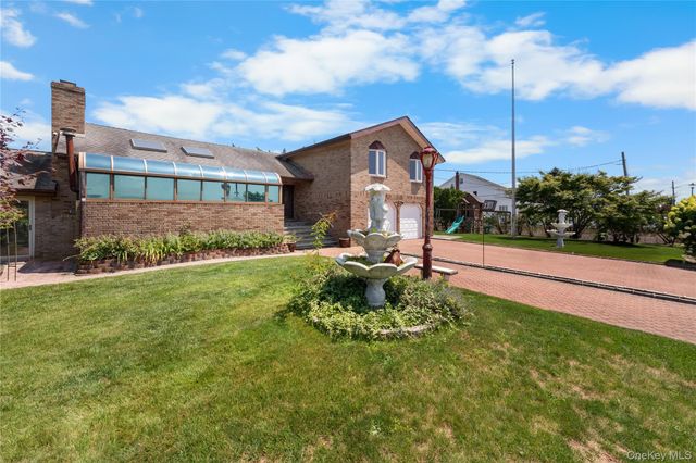 1 Grandview Drive, Shirley, NY 11967