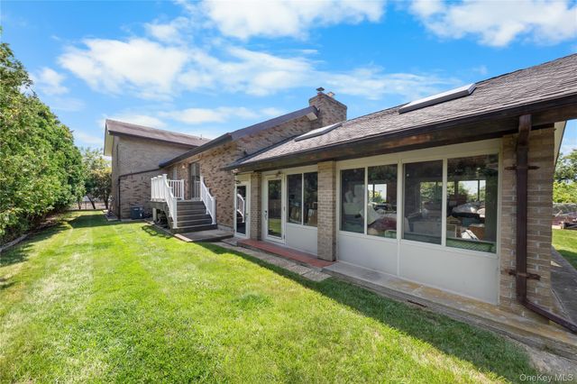 1 Grandview Drive, Shirley, NY 11967