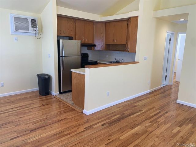 8 Hickory Road, Port Washington, NY 11050