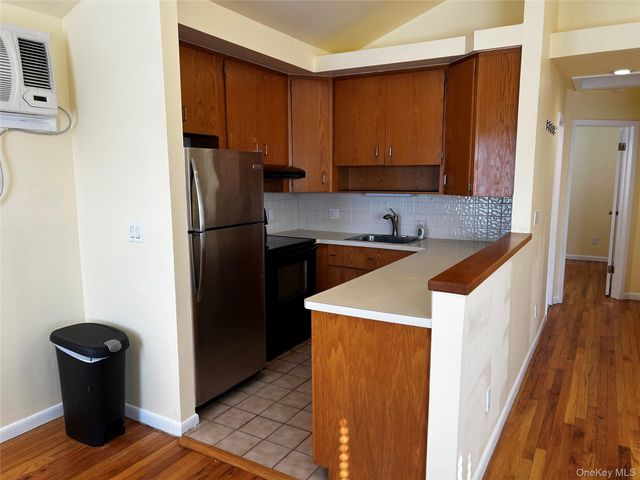 8 Hickory Road, Port Washington, NY 11050