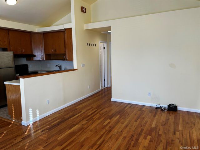 8 Hickory Road, Port Washington, NY 11050