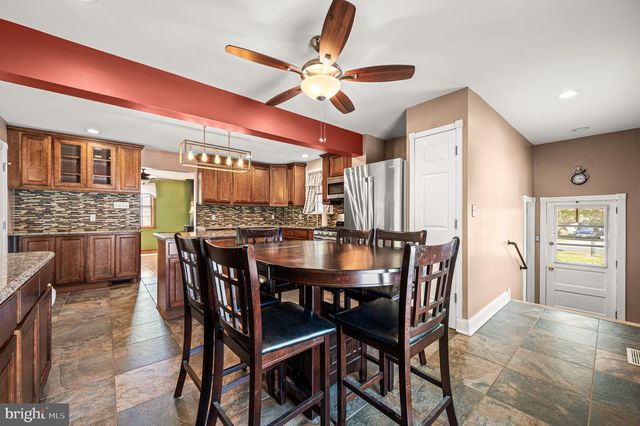 236 POWHATTAN AVE, Essington, PA 19029