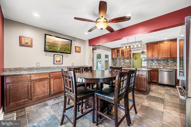 236 POWHATTAN AVE, Essington, PA 19029