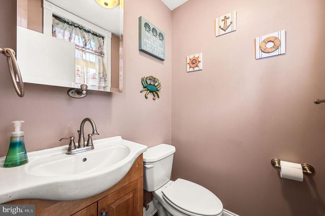 236 POWHATTAN AVE, Essington, PA 19029