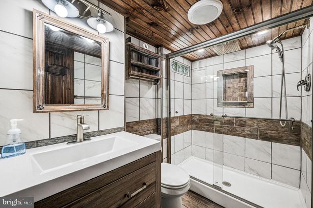 236 POWHATTAN AVE, Essington, PA 19029