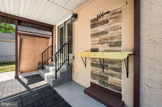 236 POWHATTAN AVE, Essington, PA 19029