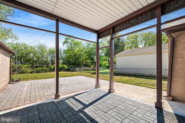 236 POWHATTAN AVE, Essington, PA 19029