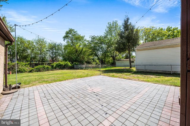 236 POWHATTAN AVE, Essington, PA 19029