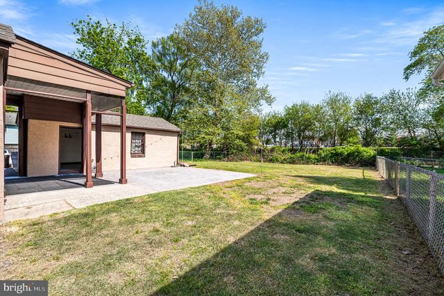 236 POWHATTAN AVE, Essington, PA 19029