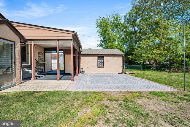 236 POWHATTAN AVE, Essington, PA 19029