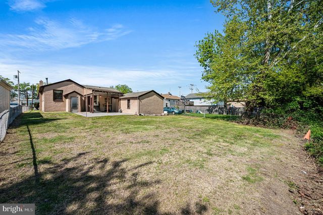 236 POWHATTAN AVE, Essington, PA 19029