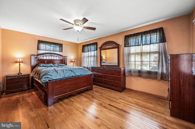 236 POWHATTAN AVE, Essington, PA 19029