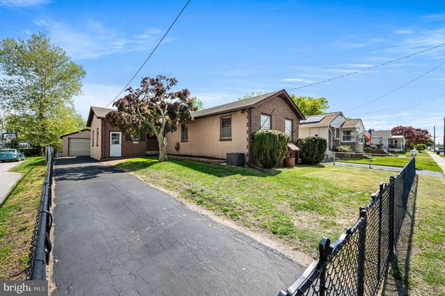 236 POWHATTAN AVE, Essington, PA 19029