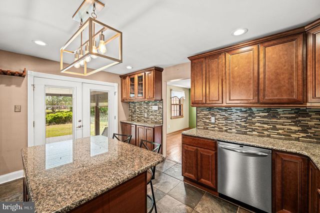 236 POWHATTAN AVE, Essington, PA 19029