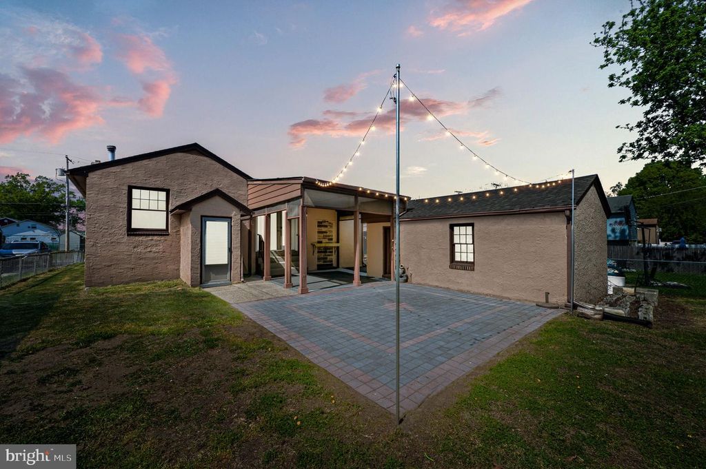 236 POWHATTAN AVE, Essington, PA 19029