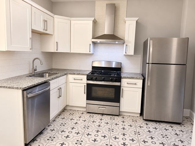 5452 W Race Avenue, Chicago, IL 60644