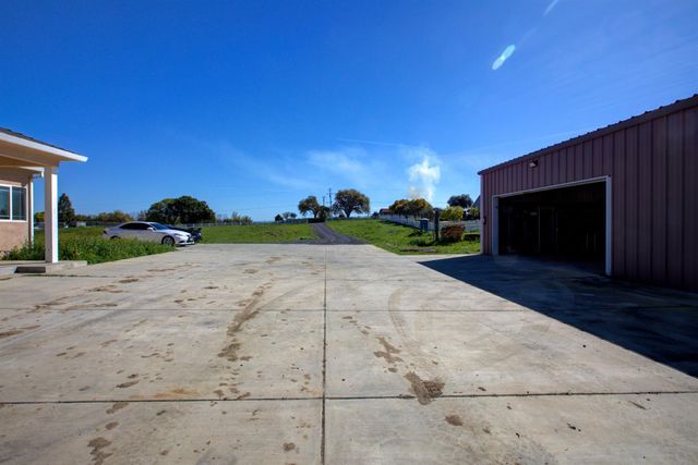 9681 Wamble Rd, Oakdale, CA 95361