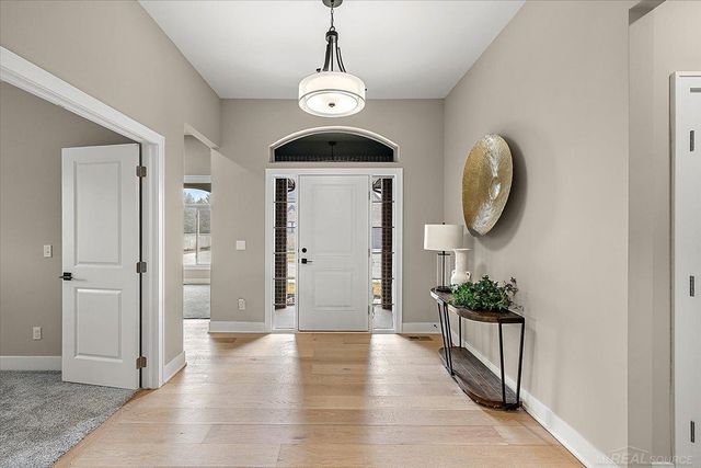 56689 Via Bellano Street, Macomb Twp, MI 48042