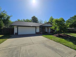3671 Santa Rosa Way, Redding, CA 96003
