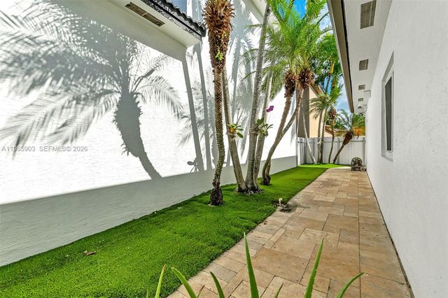 14813 NW 87th Pl, Miami Lakes, FL 33018