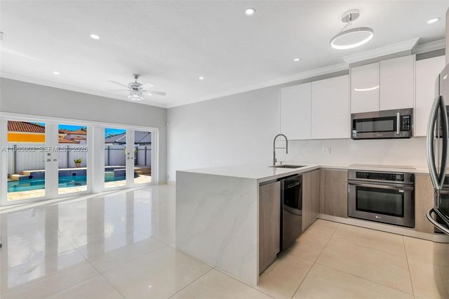 14813 NW 87th Pl, Miami Lakes, FL 33018