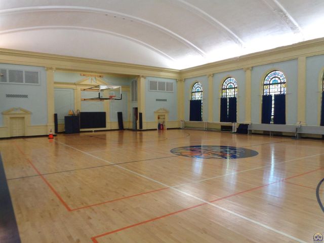 1239 SW Western AVE, Topeka, KS 66604