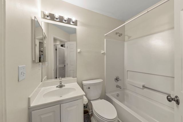 2513 Dickens Drive, Aurora, IL 60503