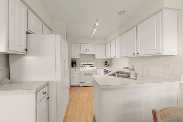 2513 Dickens Drive, Aurora, IL 60503