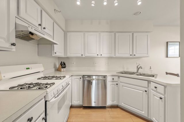 2513 Dickens Drive, Aurora, IL 60503