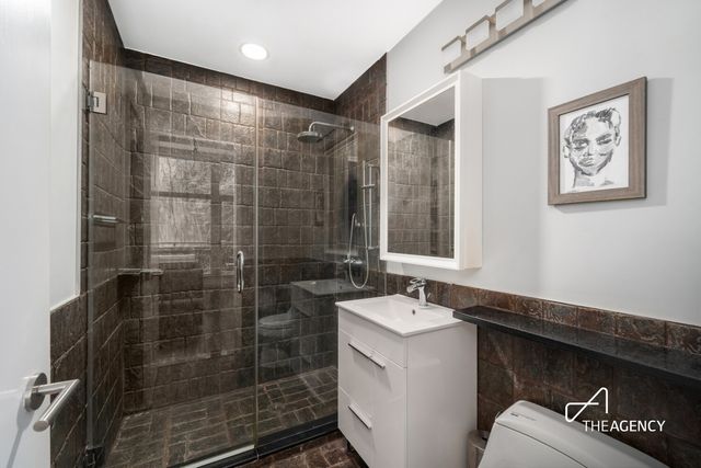 130 W 19th St Apt Thd, New York City, NY 10011