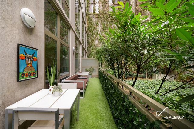 130 W 19th St Apt Thd, New York City, NY 10011