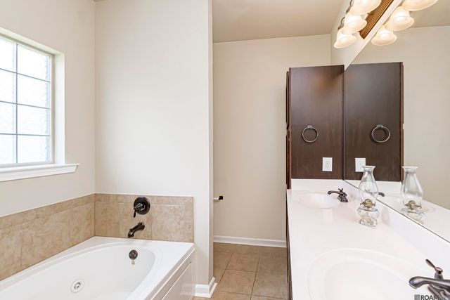 1521 S Sanctuary Ave, Gonzales, LA 70737