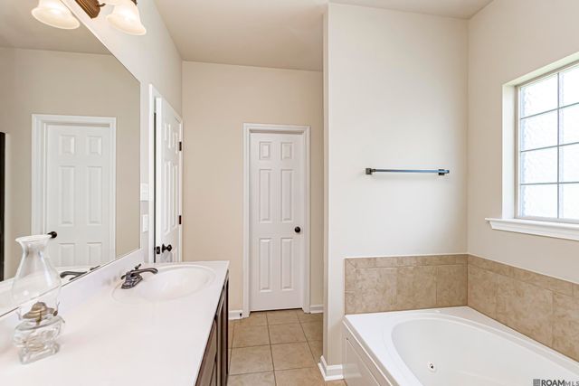 1521 S Sanctuary Ave, Gonzales, LA 70737