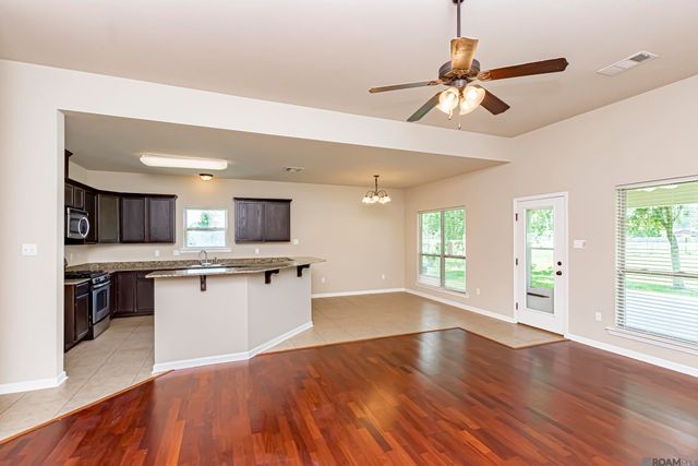 1521 S Sanctuary Ave, Gonzales, LA 70737