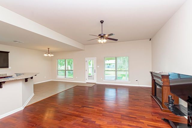 1521 S Sanctuary Ave, Gonzales, LA 70737