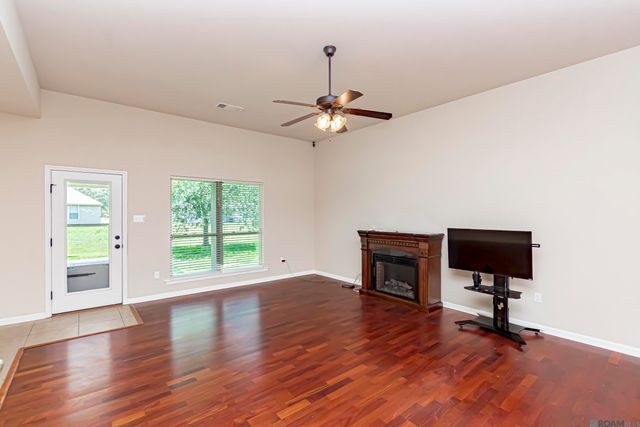 1521 S Sanctuary Ave, Gonzales, LA 70737