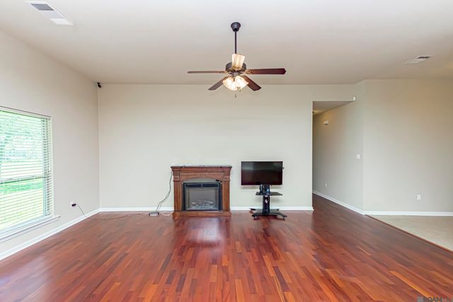 1521 S Sanctuary Ave, Gonzales, LA 70737