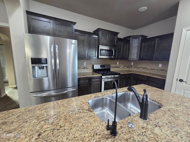 3800 LOMA JACINTO, El Paso, TX 79938