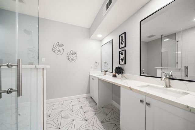 1635 Castle Court, Houston, TX 77006