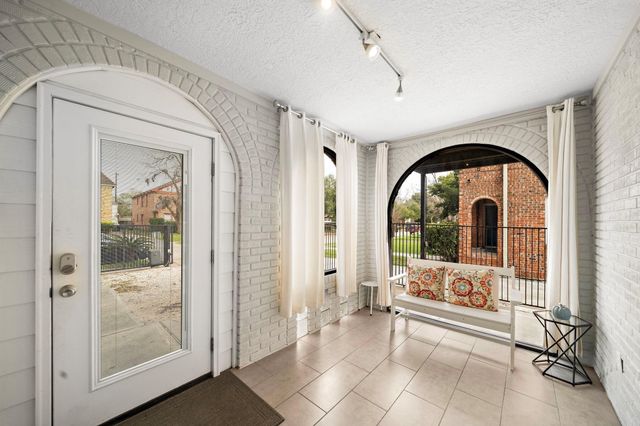 1635 Castle Court, Houston, TX 77006