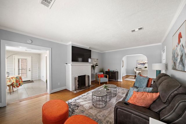 1635 Castle Court, Houston, TX 77006